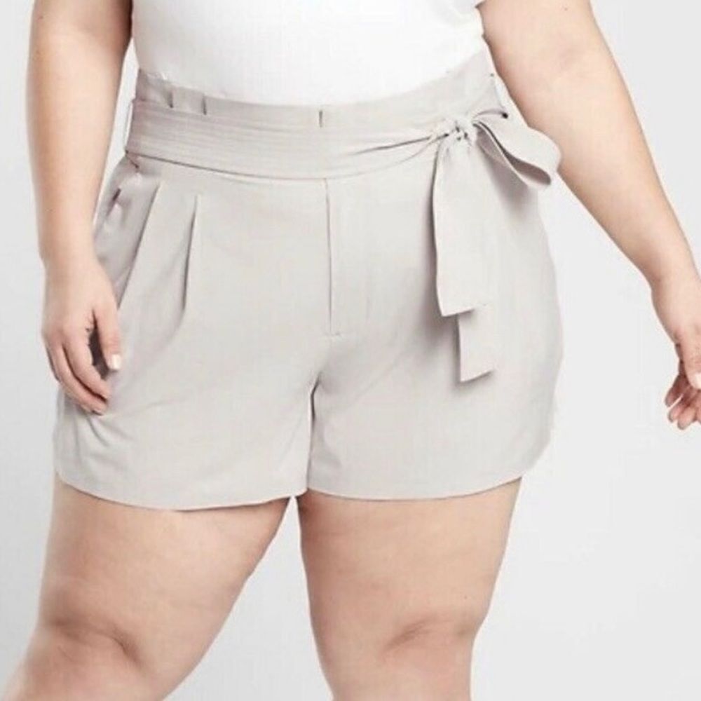 NWT Athleta Skyline Beige Short ll size 24.